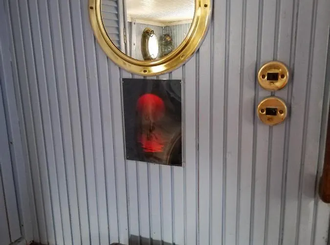 Historical Boat Tu Vejo Paklausk 船屋 *