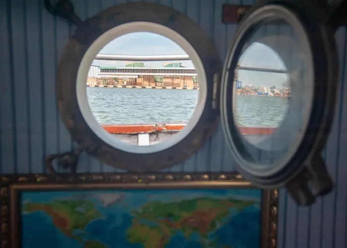 Historical Boat Tu Vejo Paklausk 船屋 *